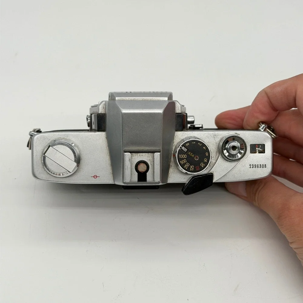 Minolta SRT 202 35mm SLR Film Camera Body Silver Black Vintage 2396308